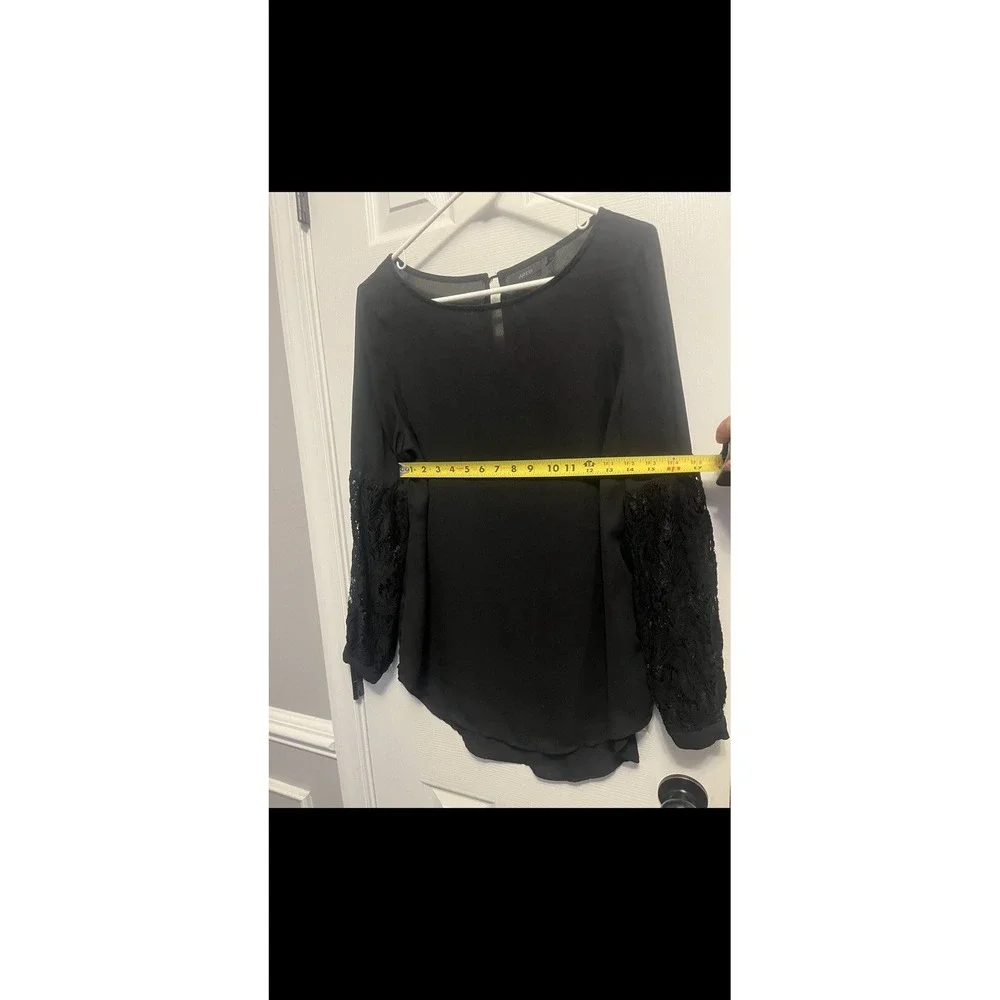 Womens APT 9 - BLACK WITH PARTIAL LACE SLEEVE Top Medium. Nightout causal date